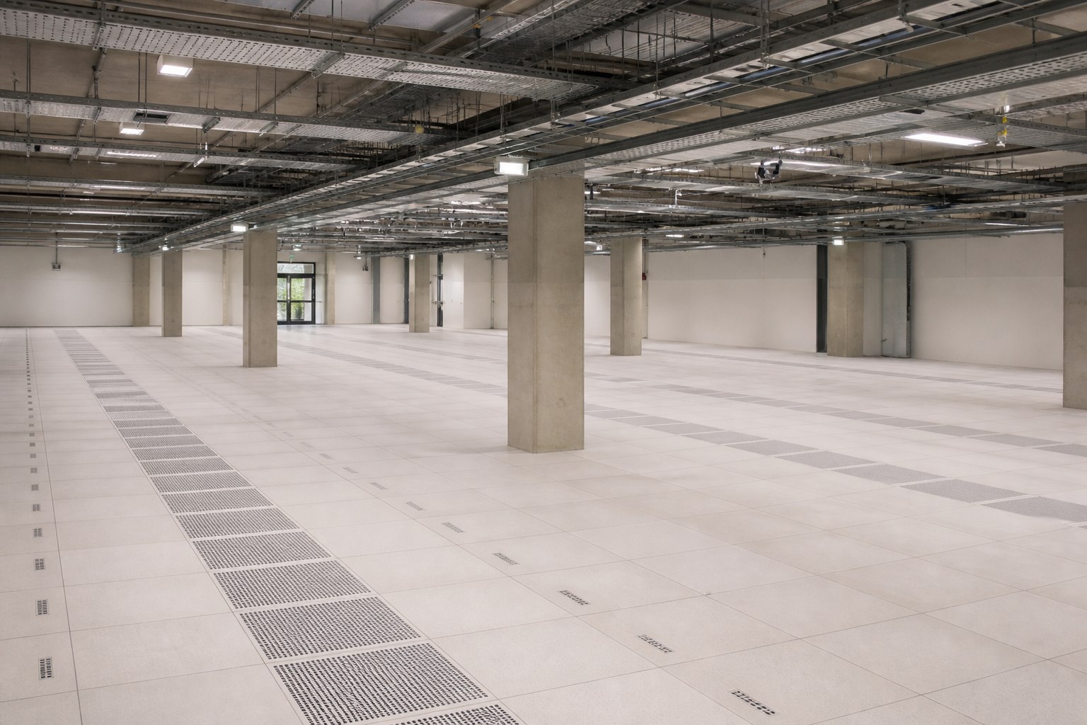 Salle informatique aménagée avant installation des équipements
